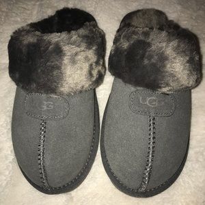 UGG Slippers Size 8 -Gray-